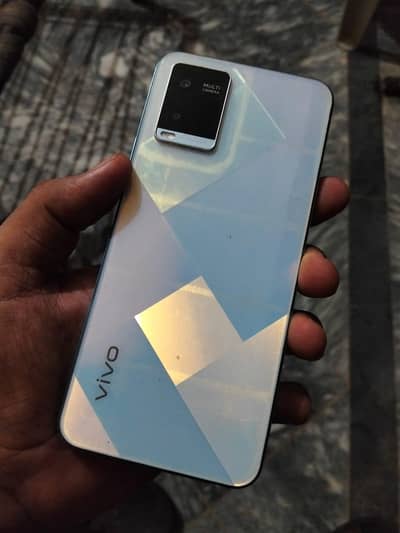 Vivo Y21A 2021 box available. but charger not available