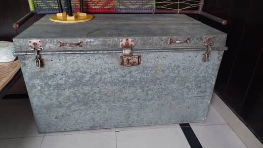 1 Large Steel Petti with 2 Trunk