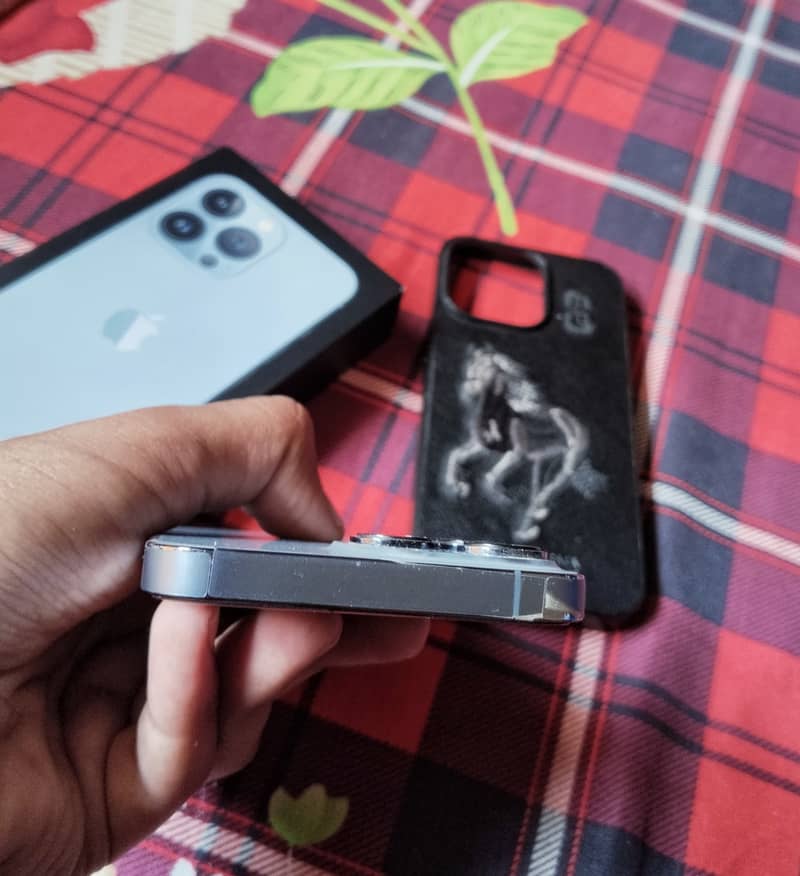 Apple iPhone 13 Pro 0