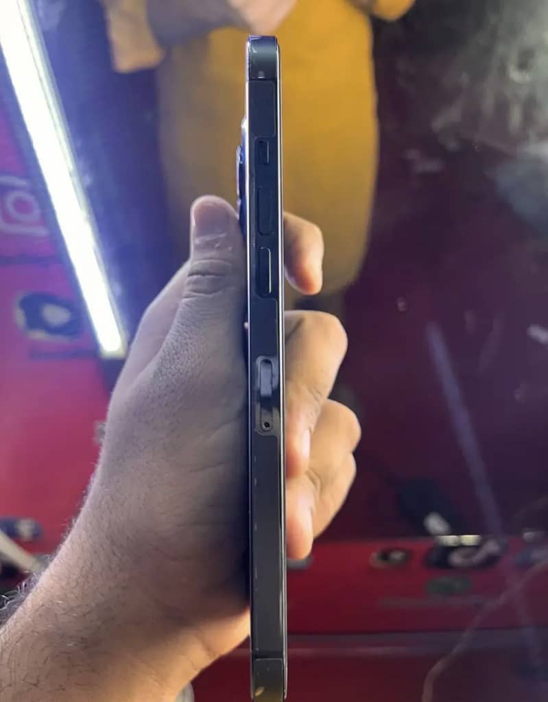 Iphone 12 pro max 4