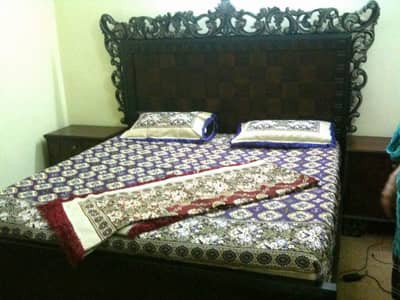 Pure wood king size bed good condition