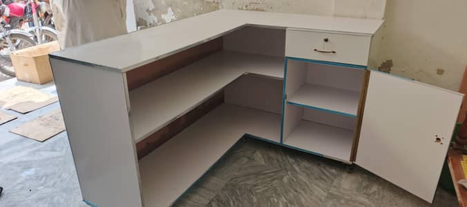 Front Counter 03235900898