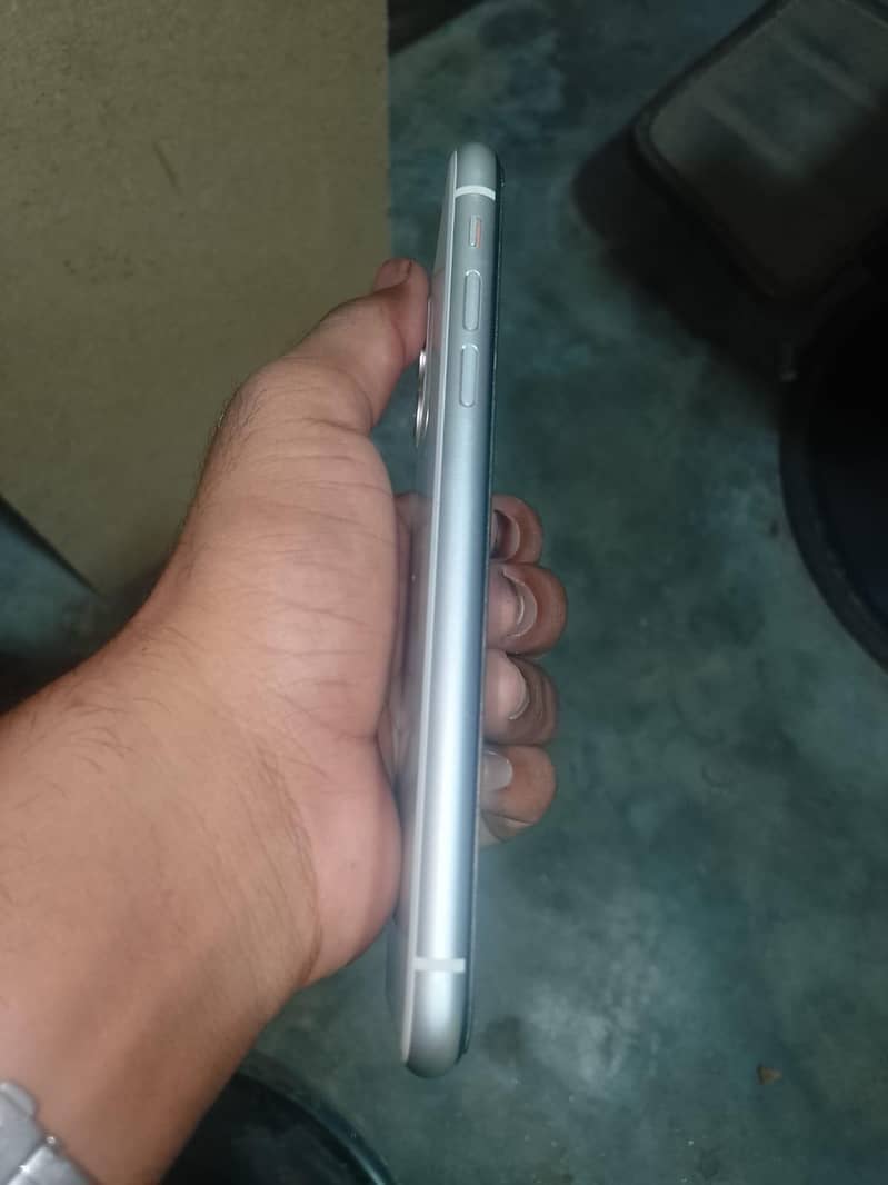 Apple iPhone 11 2