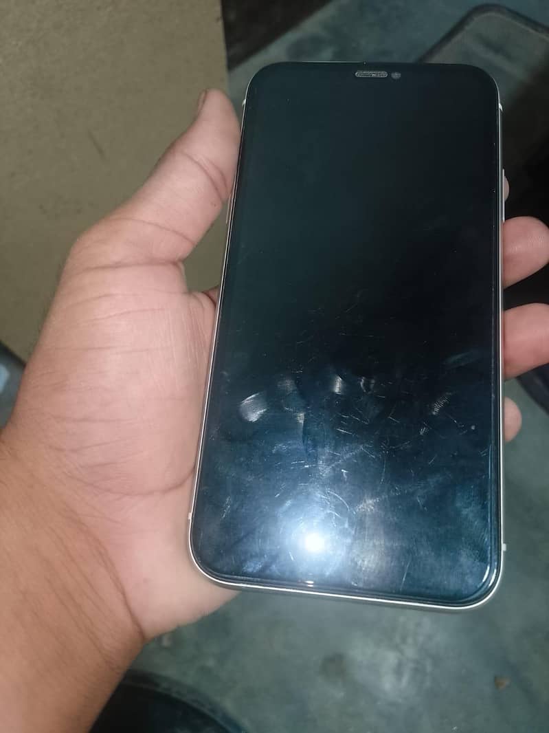 Apple iPhone 11 3