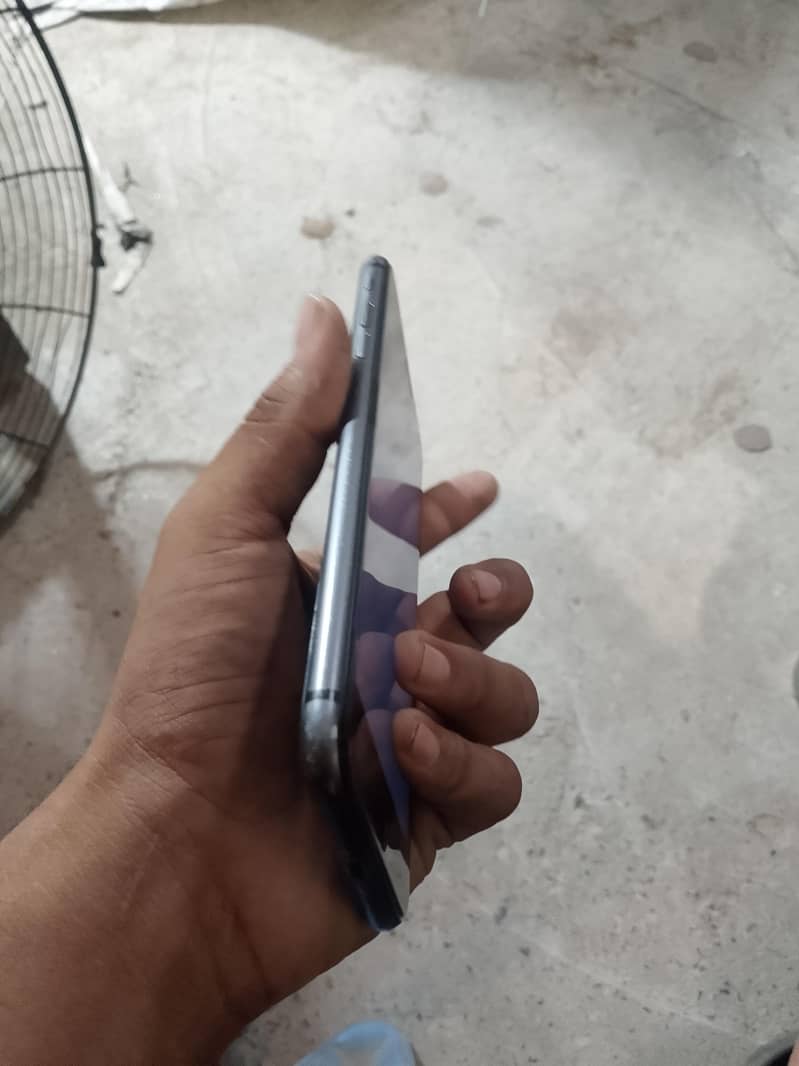 Apple iPhone 8 Plus 1