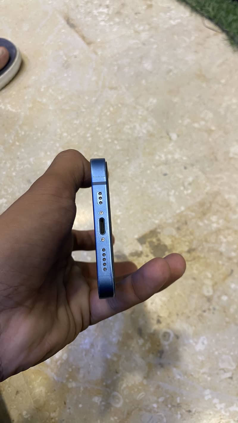 Apple iPhone 13 2