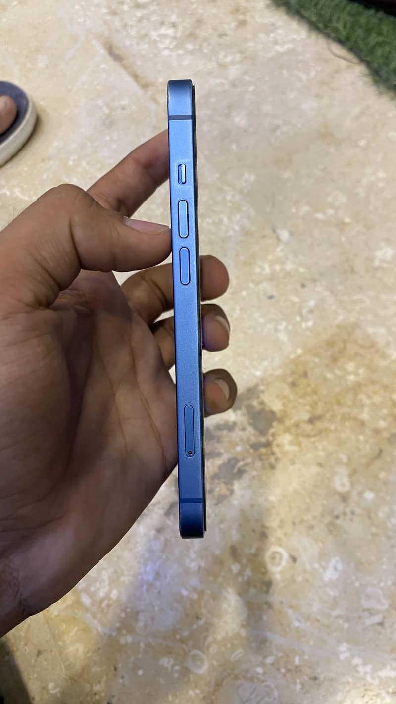 Apple iPhone 13 4