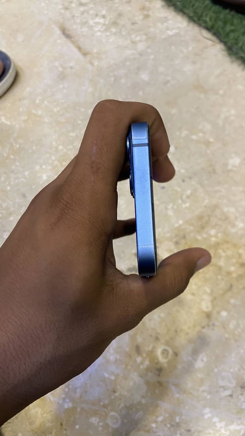 Apple iPhone 13 5