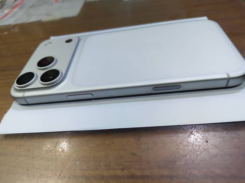Apple iPhone 17 Pro Max 1