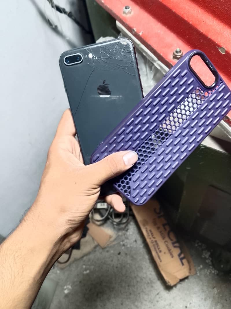Apple iPhone 8 Plus 2