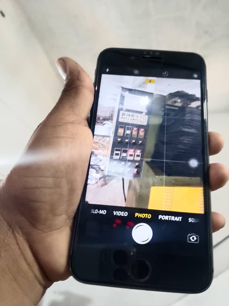 Apple iPhone 8 Plus 3