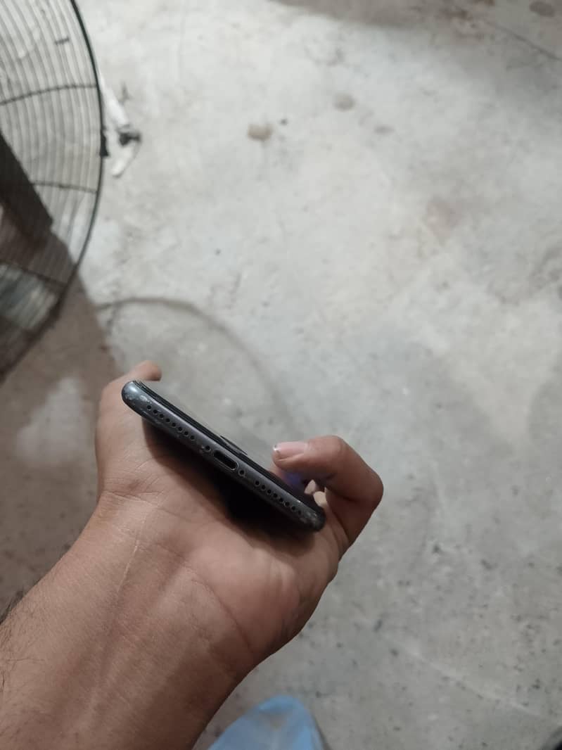 Apple iPhone 8 Plus 9