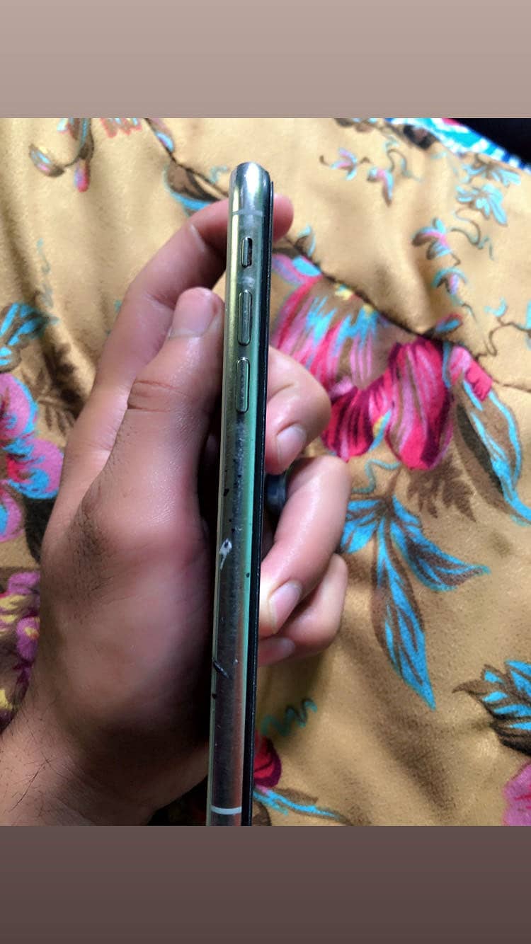 Apple iPhone X 3