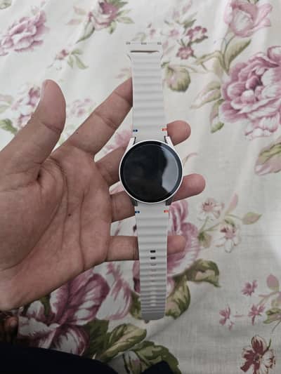 Samsung Watch 7 scratchless watch with two extra case for protection