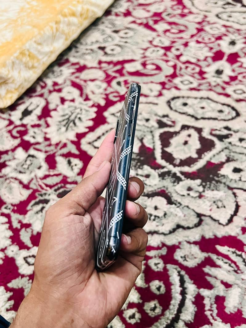 Apple iPhone X 3