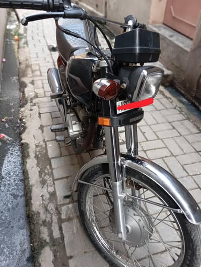 Honda 125 for sale in good condition.