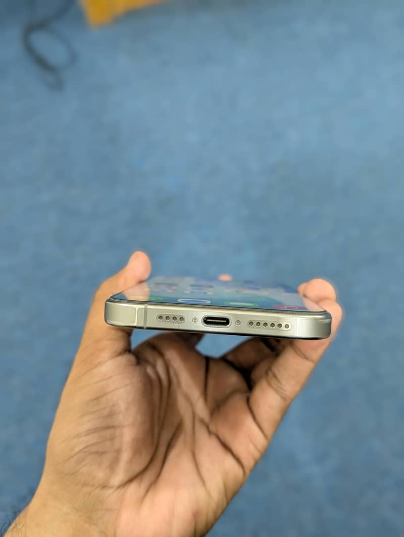 Apple iPhone 15 Pro Max 3