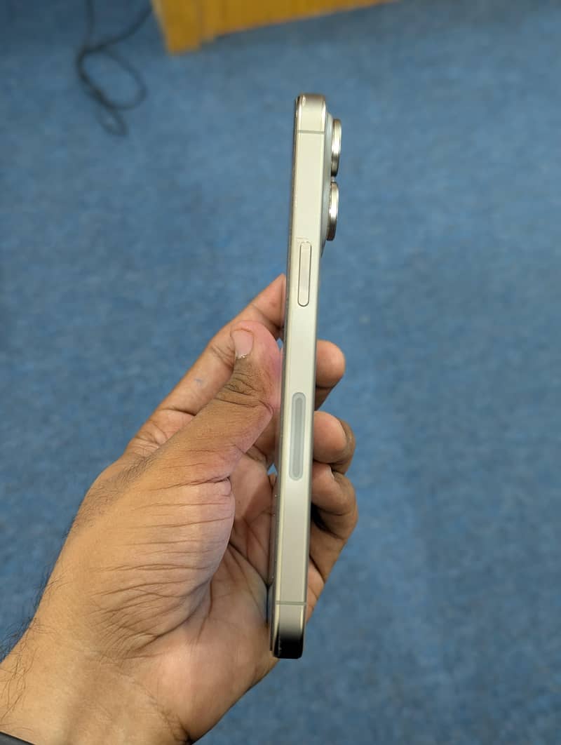 Apple iPhone 15 Pro Max 5