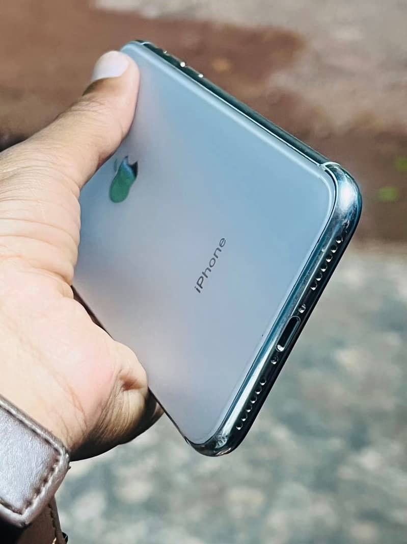 Apple iPhone X 3