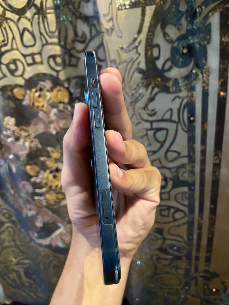 Apple iPhone 13 2