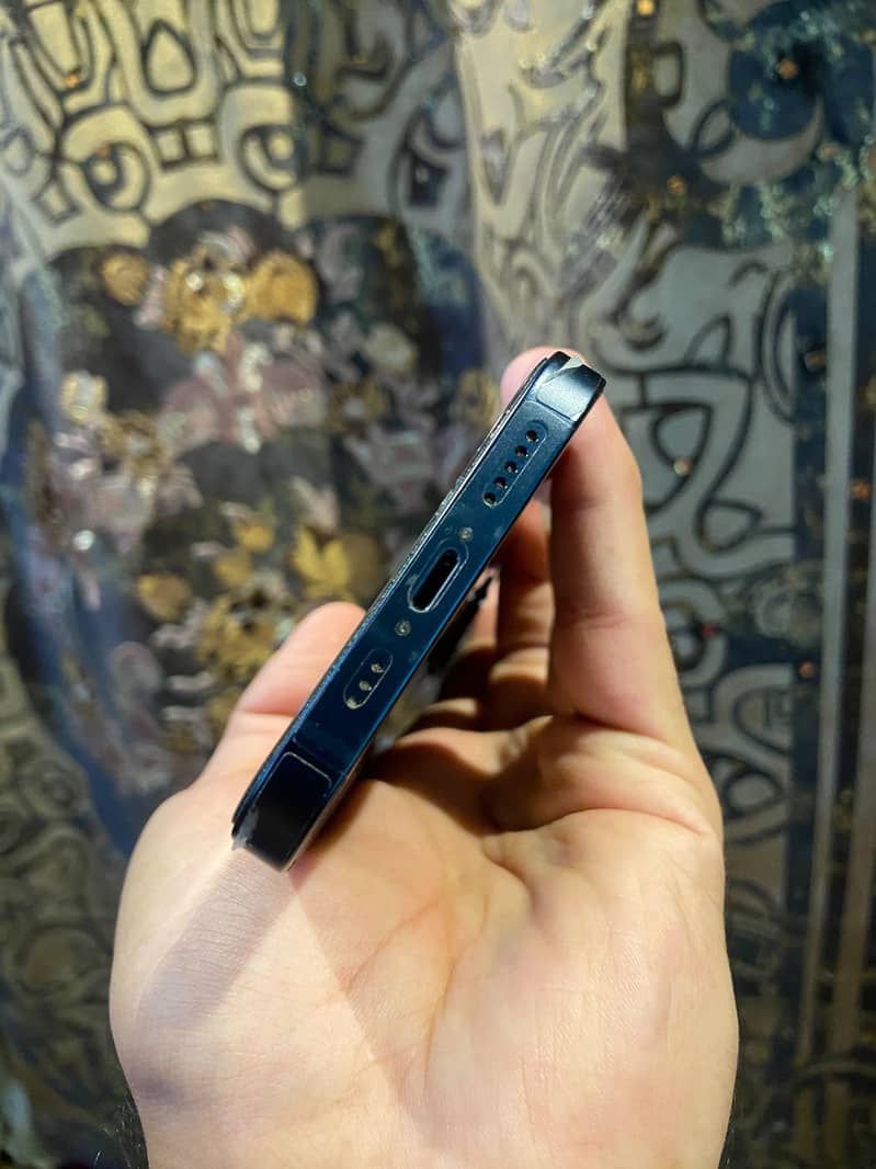 Apple iPhone 13 4