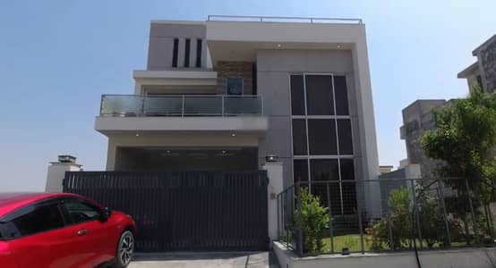 Beautiful location house for sale in Multi garden