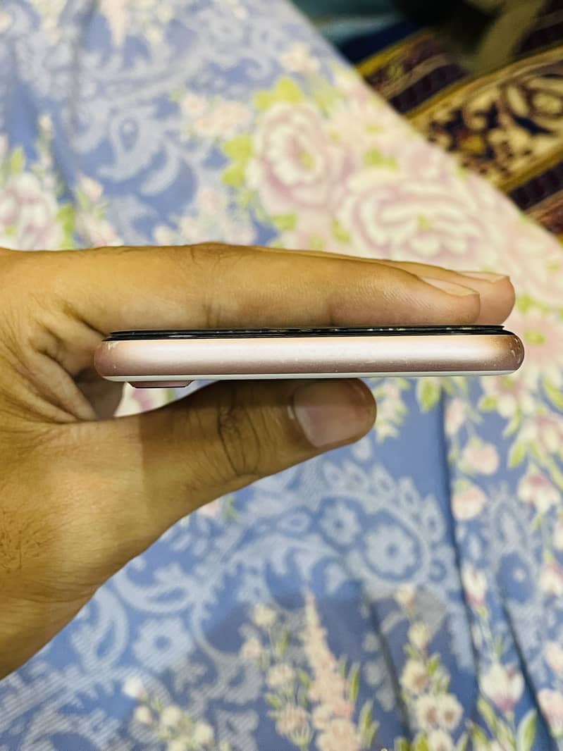 Apple iPhone 7 4
