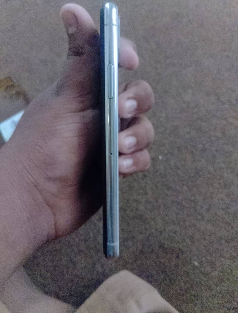 Apple iPhone X 5