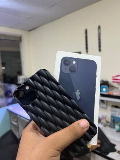 Apple iPhone 13