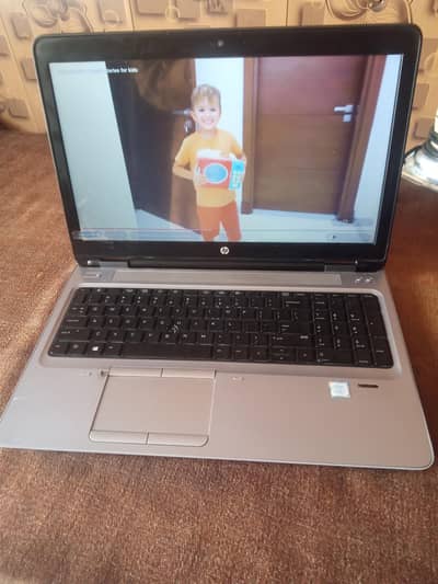 HP laptop hai i core7  7gertion 8gb ram 256ssd boht acha laptop hai