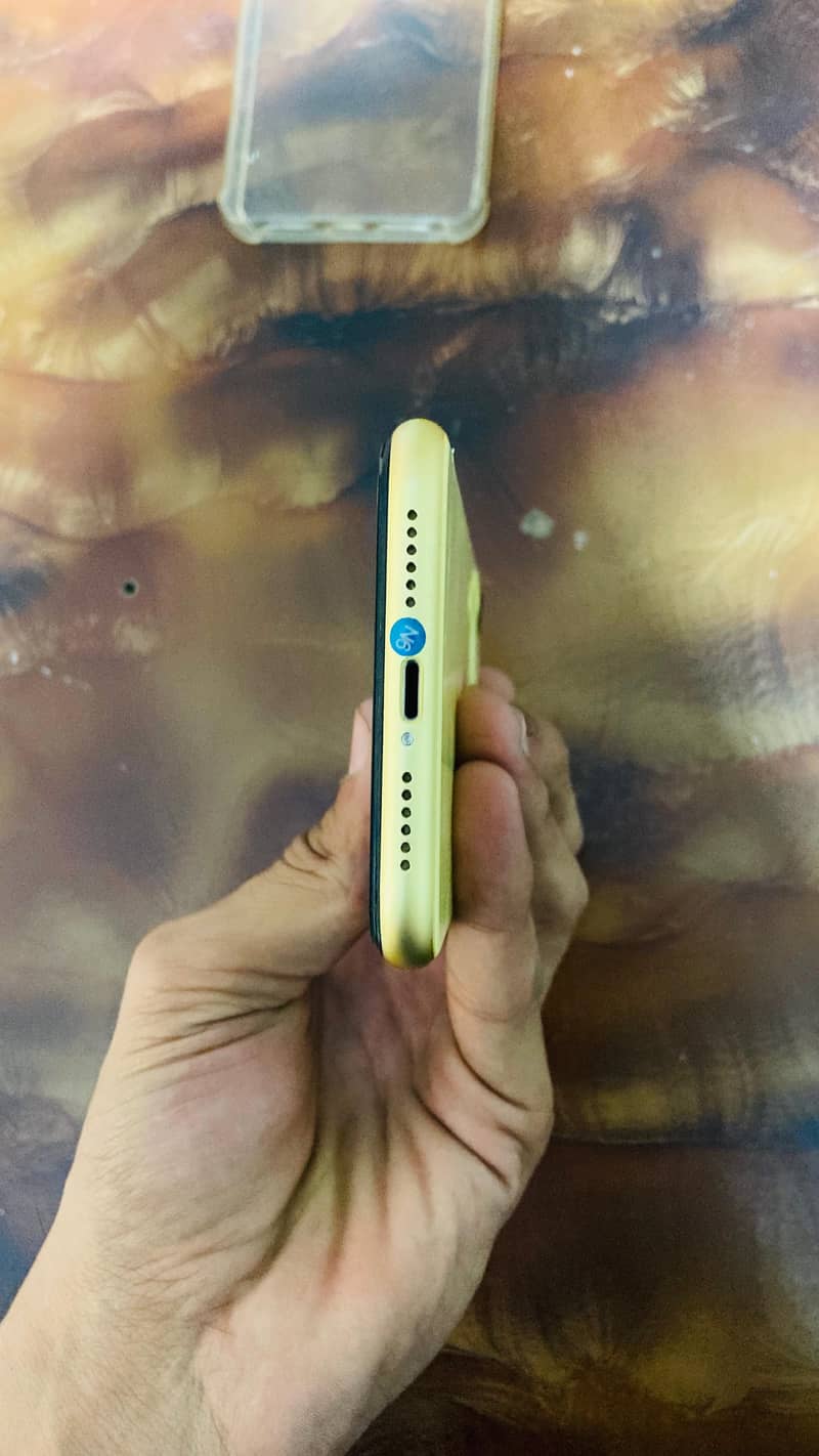 Apple iPhone 11 3