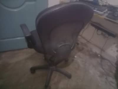 very comfortable and big computer chair in reasonable price