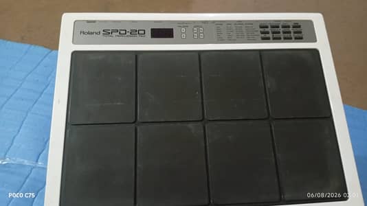 Roland SPD 20 Rythm Machine Yamaha PSR Piano Keyboard  Korg Casio