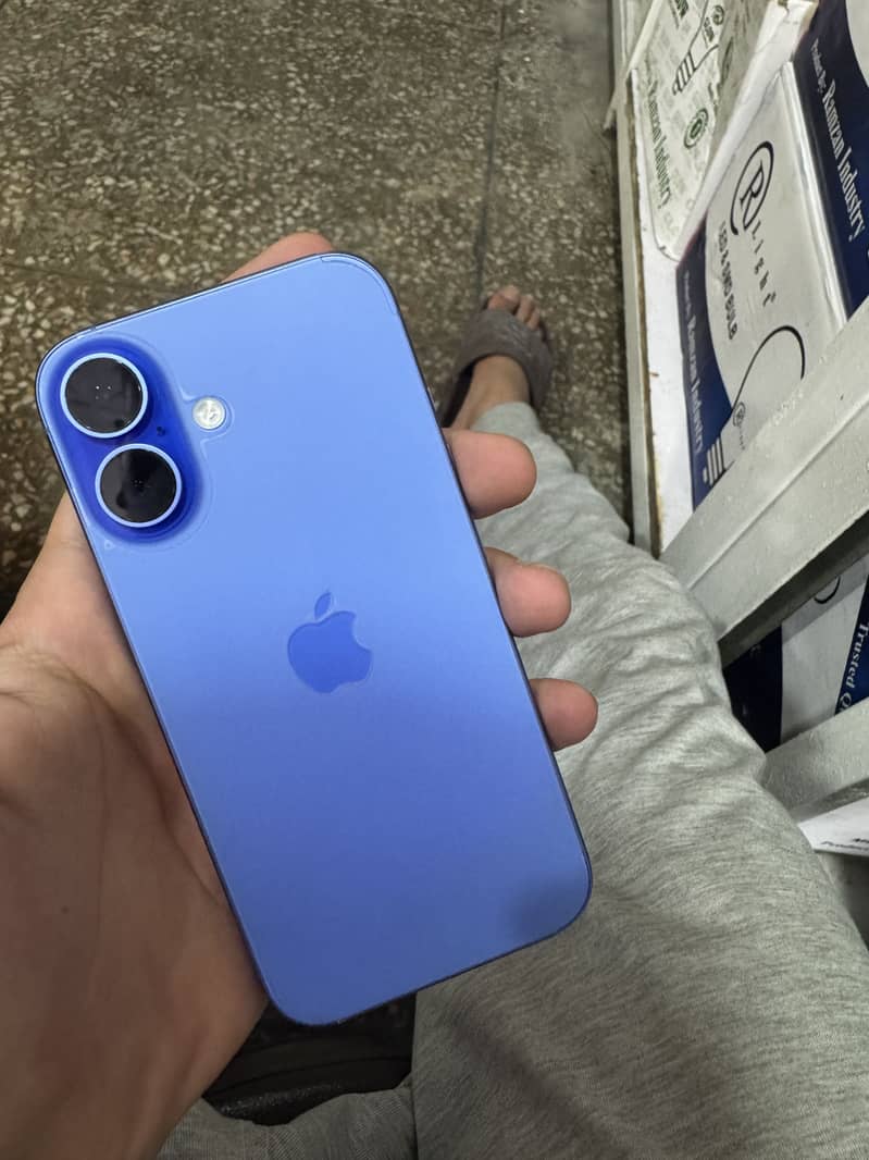 Apple iPhone 16 0
