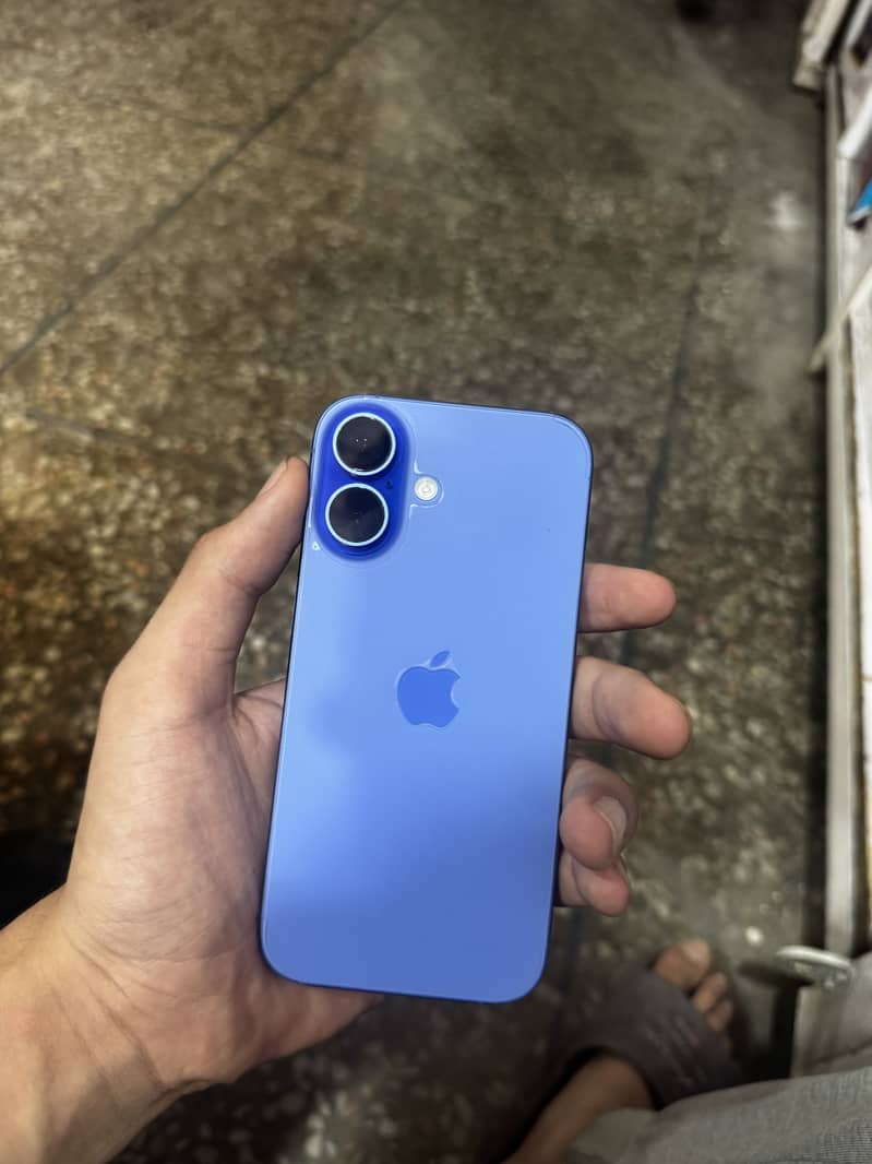 Apple iPhone 16 3