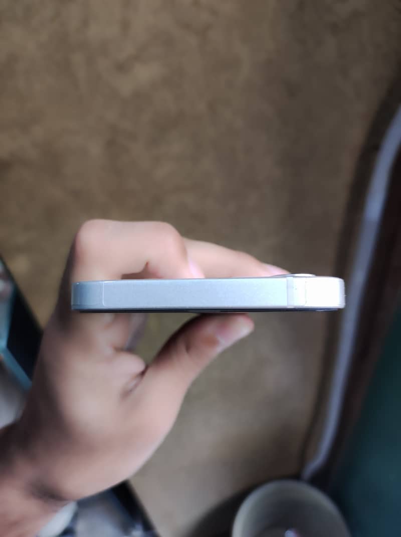 Apple iPhone 12 3