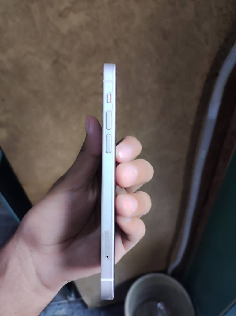 Apple iPhone 12 4