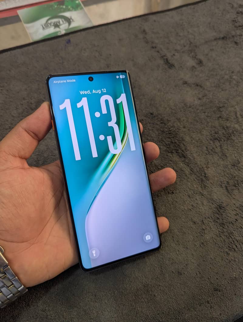Tecno CAMON 40 Pro 1