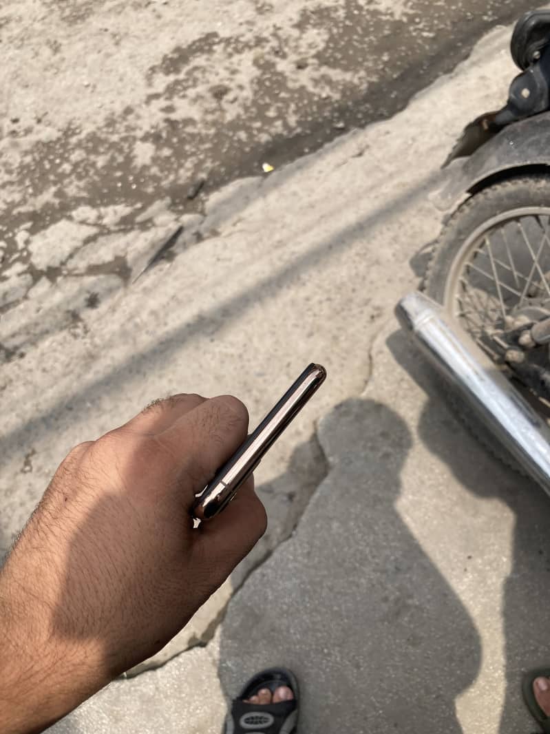 Iphone 11 pro max 4