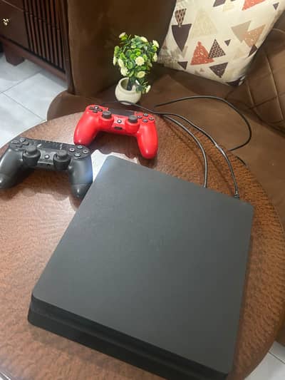 Playstation 4 PS4 500 GB Slim - 2 Controllers - Perfect Condition
