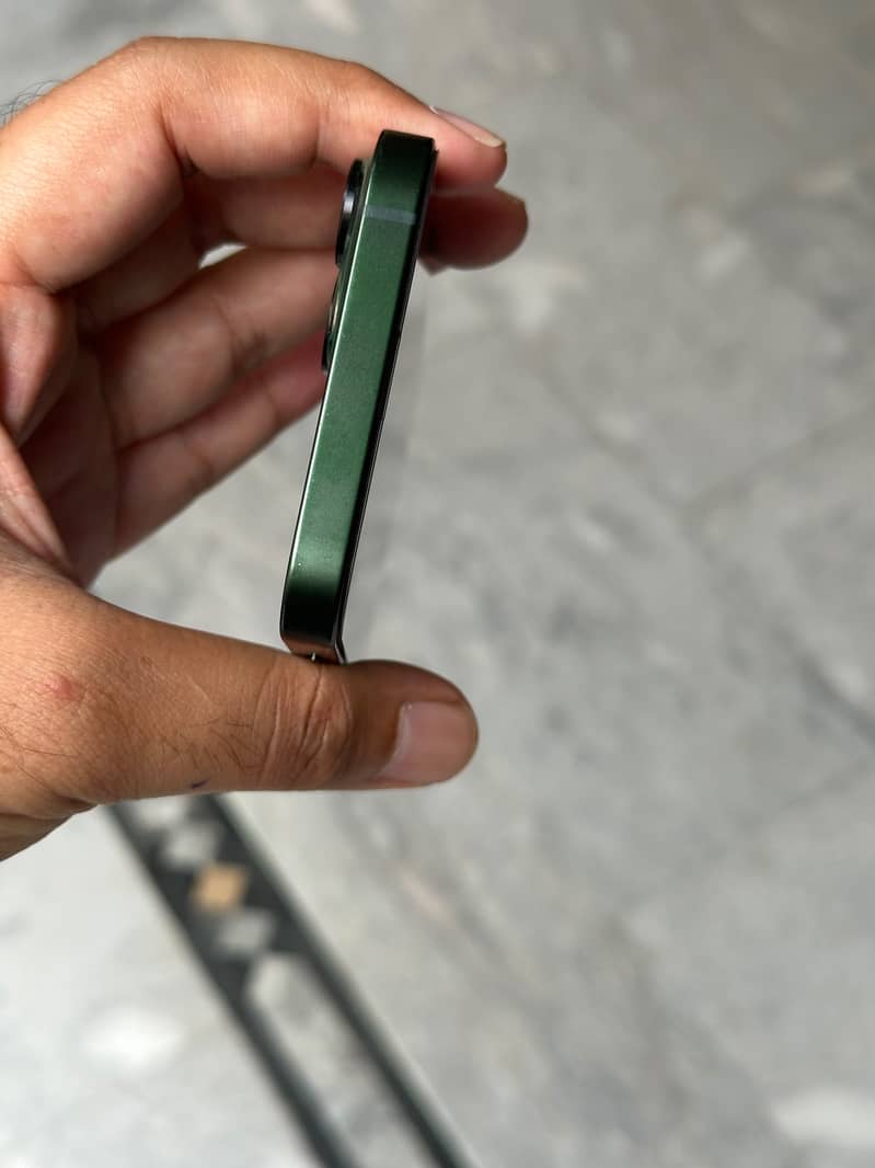 Apple iPhone 13 1