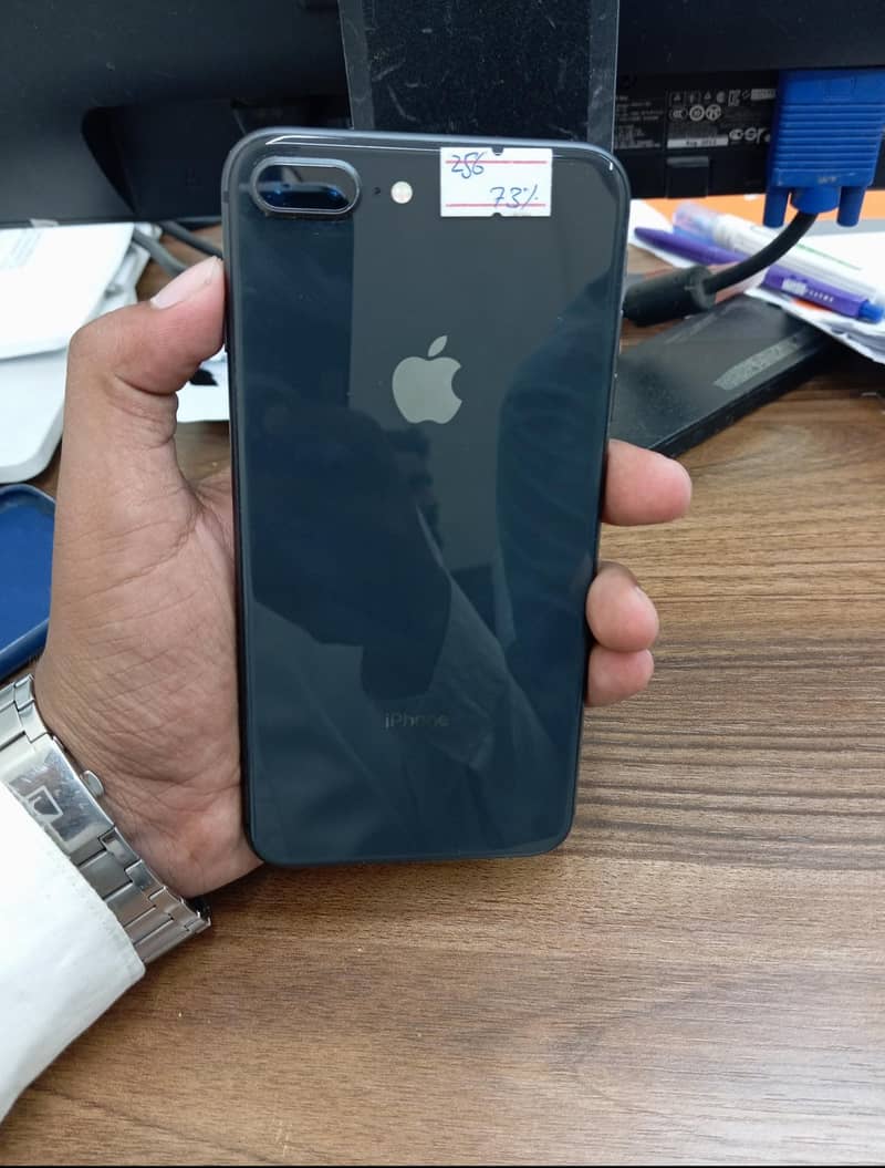 Apple iPhone 8 Plus 1