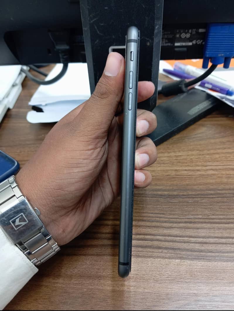 Apple iPhone 8 Plus 4