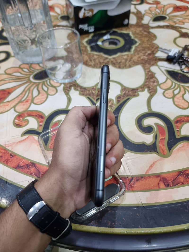 iPhone 11 3