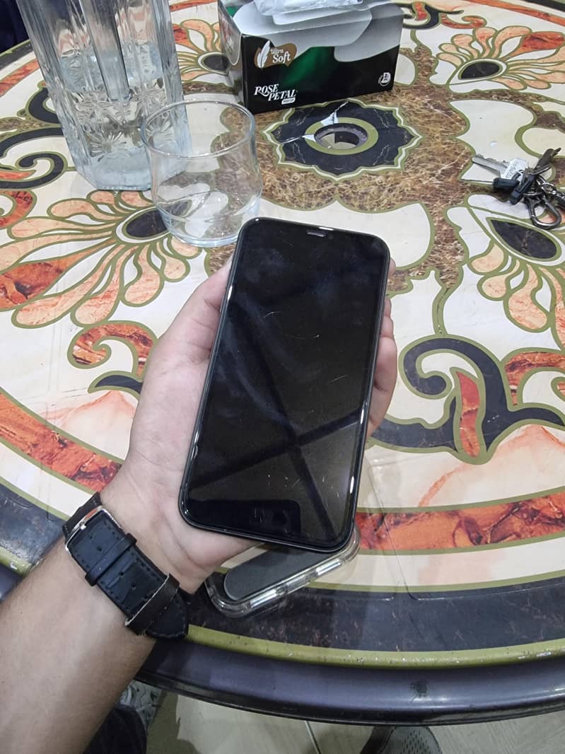 iPhone 11 4