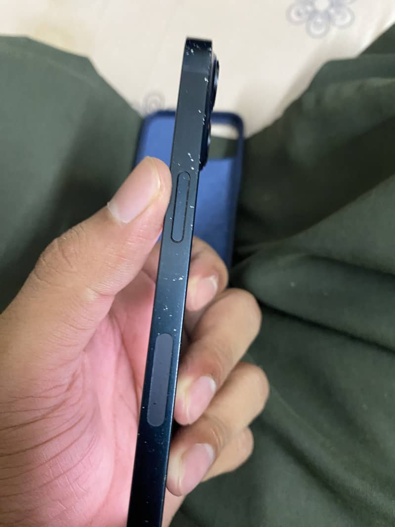 iPhone 13 3