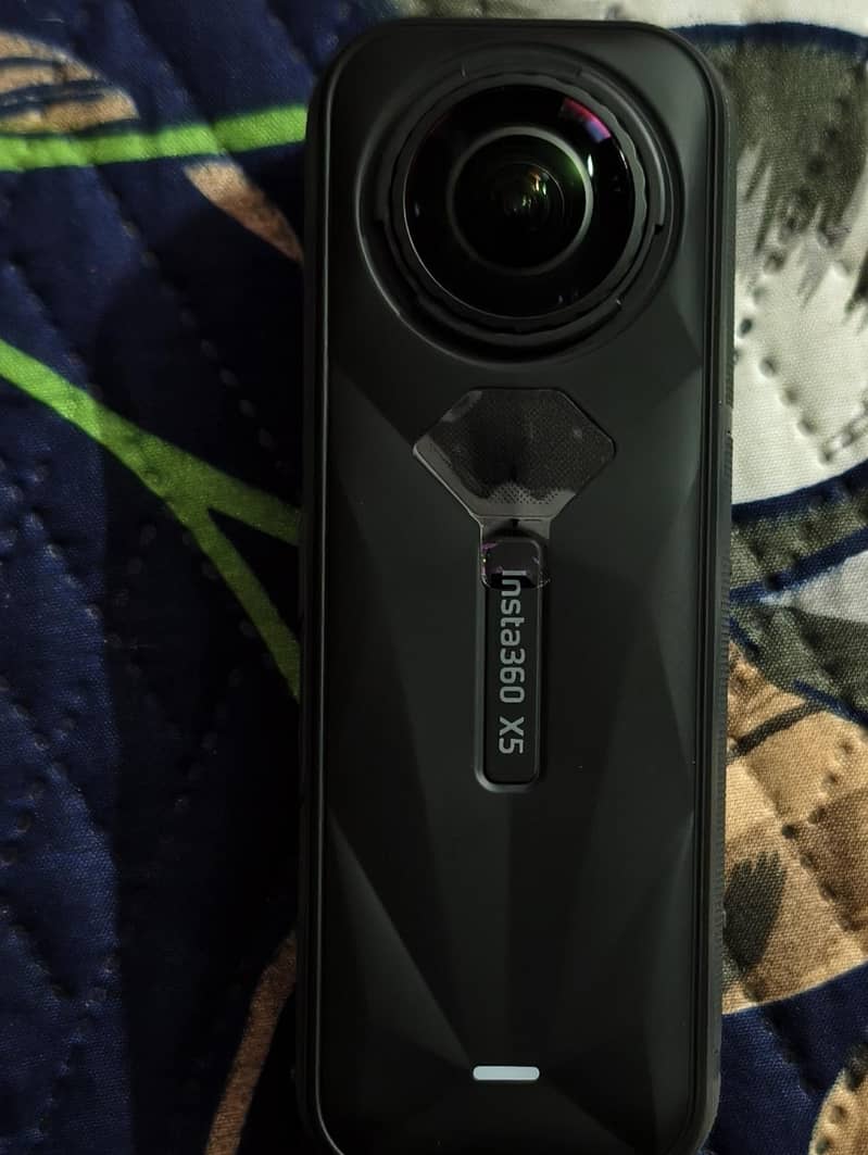 insta 360x5 action camera 0