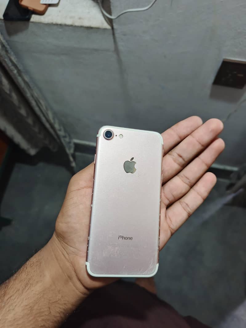 Apple iPhone 7 3