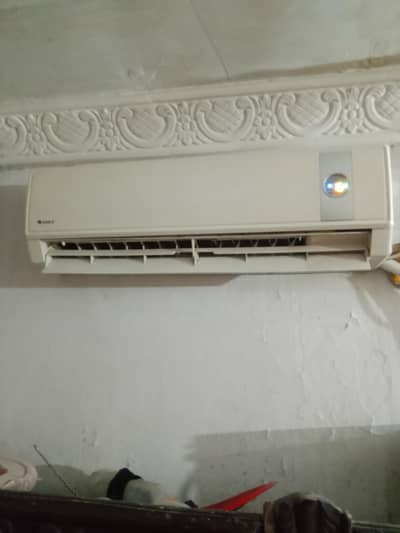 gree ac 1.5 what's app 03210009040