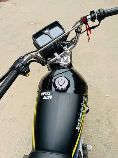 Honda 125 black color 2026